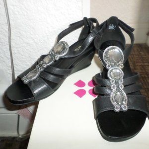 Naturalizer Sonya Jewel Gladiator Sandals NIB 8W